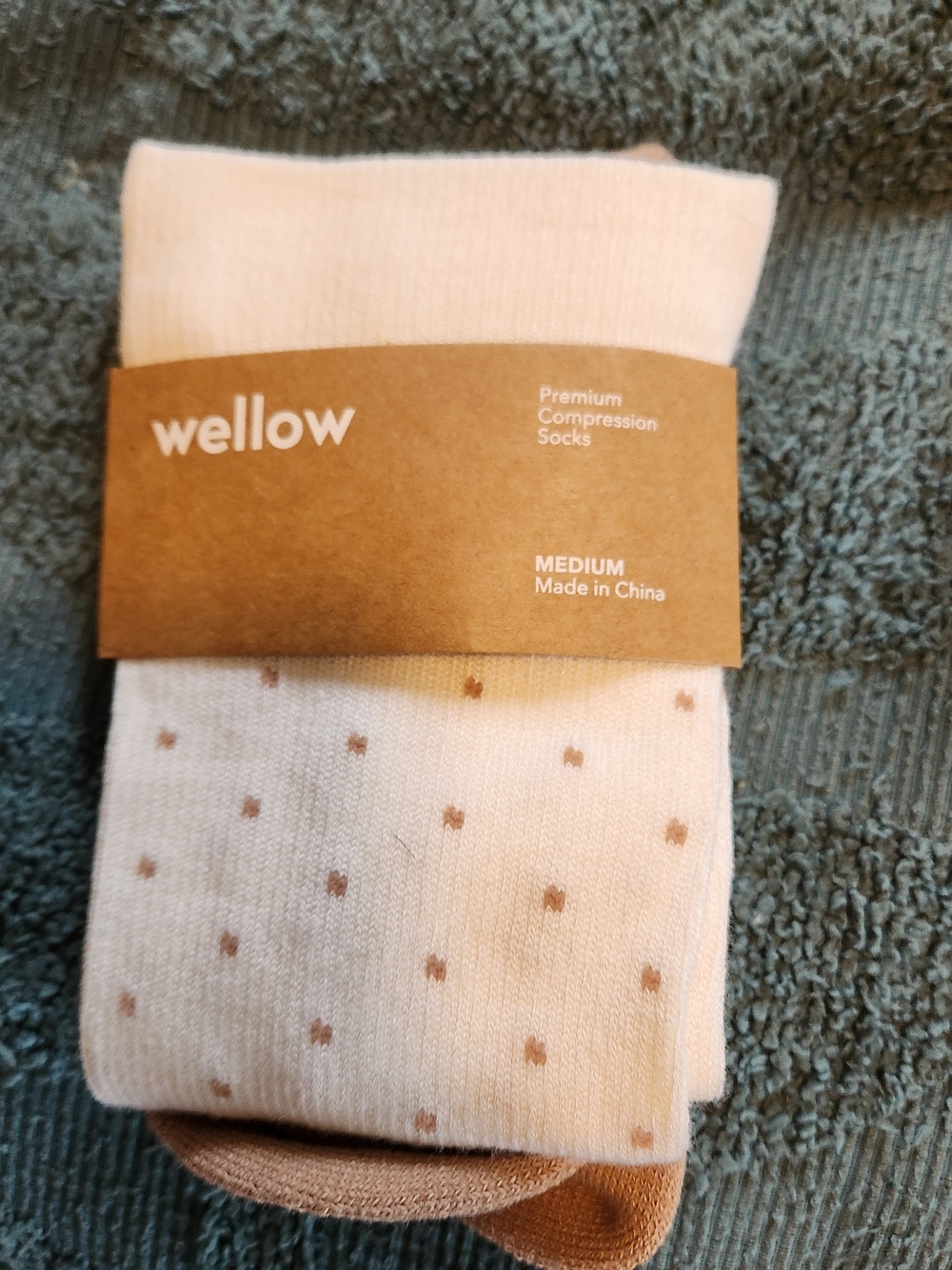 Wellow Ivory Dot Premium Compression Socks - Medium